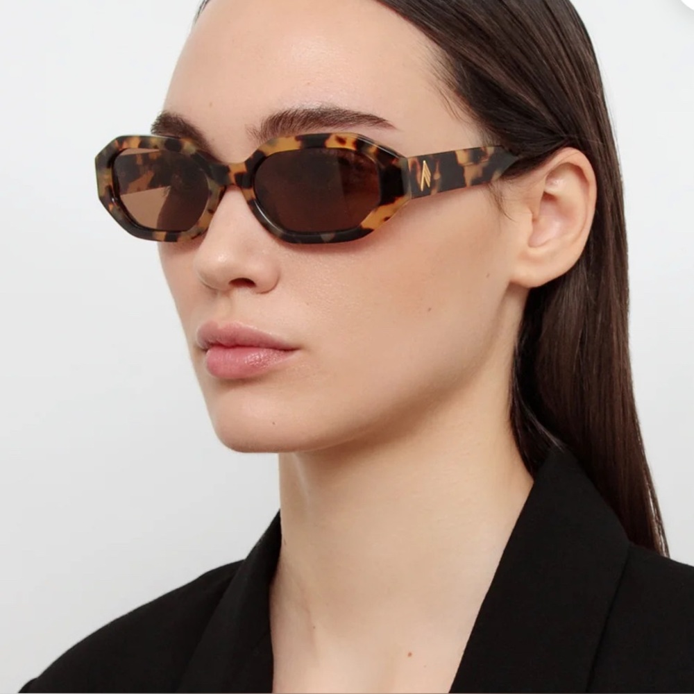 Linda Farrow x Attico Irene Tortoiseshell Sunglasses - Picture 8 of 9